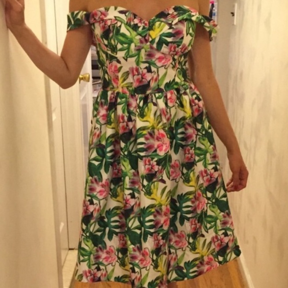 New Gracia dress size M,